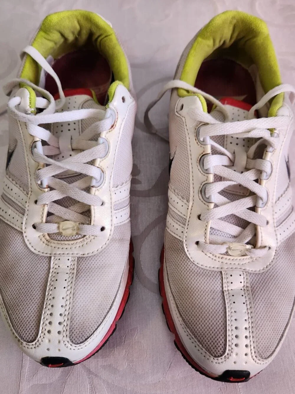 Nike Womens Running Shoes Size 7 White Breathable Mesh Athletic Sneakers lace up - Picture 2 of 11
